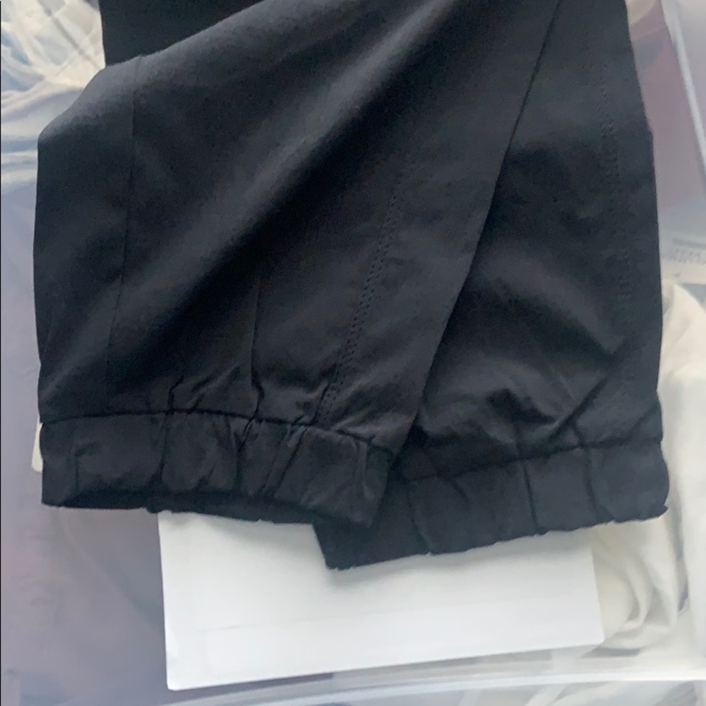 ATHLETA Trekkie Jogger 2.0 4 PETITE 4P Black NWT - Picture 4 of 4